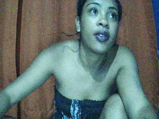 TriciaBella's BongaCams show and profile