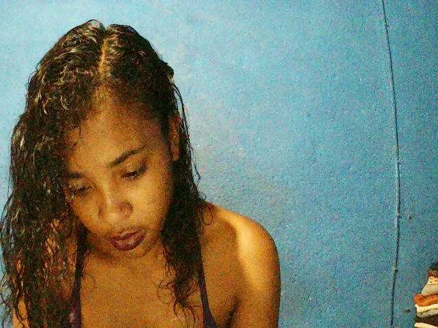 TriciaBella's BongaCams show and profile