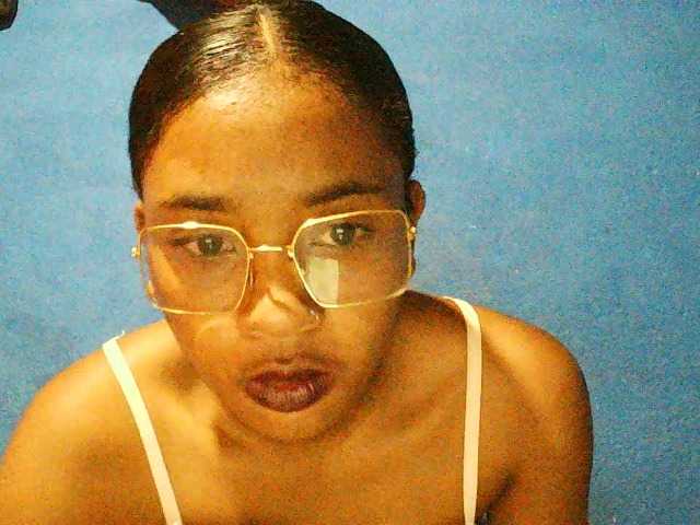 TriciaBella's BongaCams show and profile