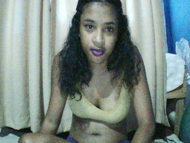 TriciaBella's BongaCams show and profile