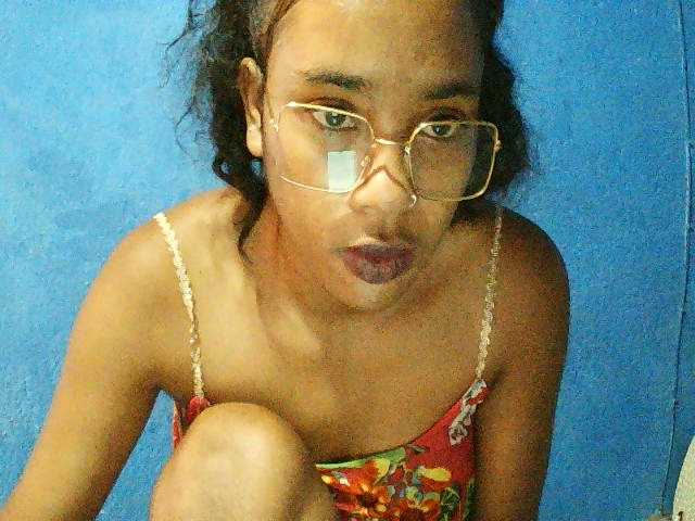 TriciaBella's BongaCams show and profile