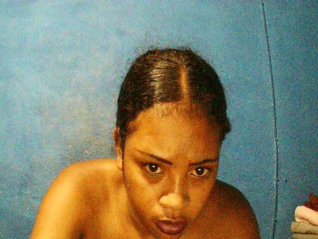 TriciaBella's BongaCams show and profile