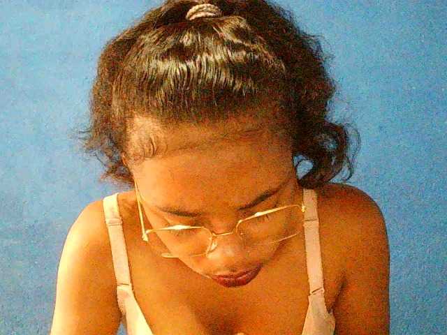 TriciaBella's BongaCams show and profile