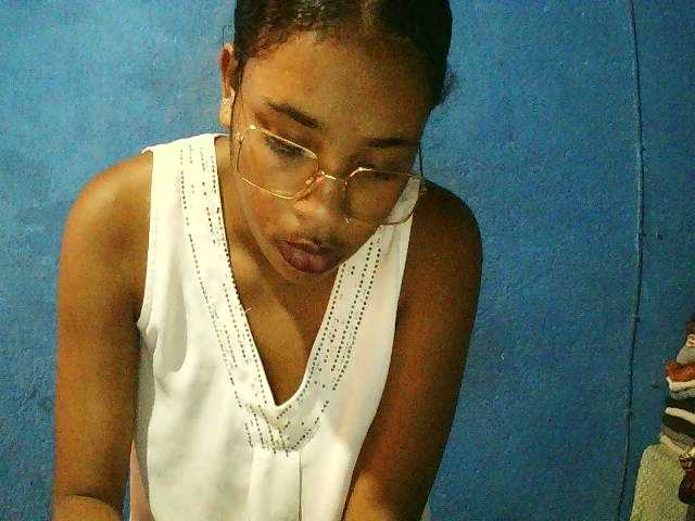 TriciaBella's BongaCams show and profile