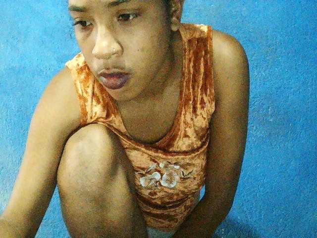 TriciaBella's BongaCams show and profile