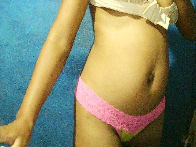 TriciaBella live cam profile