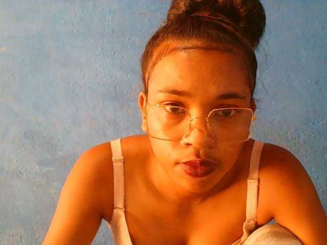 TriciaBella's BongaCams show and profile