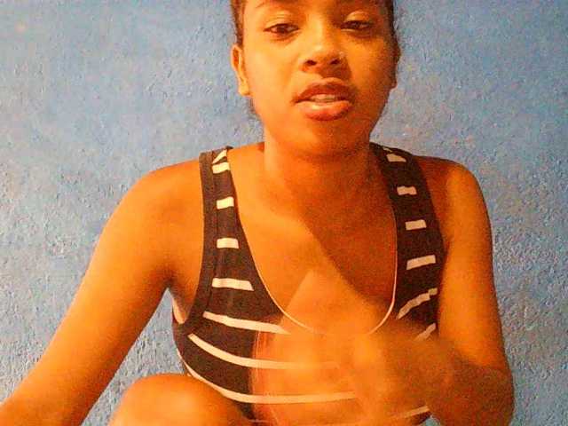 TriciaBella's BongaCams show and profile