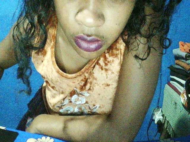 TriciaBella's BongaCams show and profile