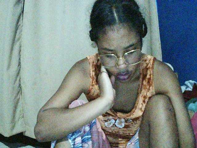 TriciaBella's BongaCams show and profile