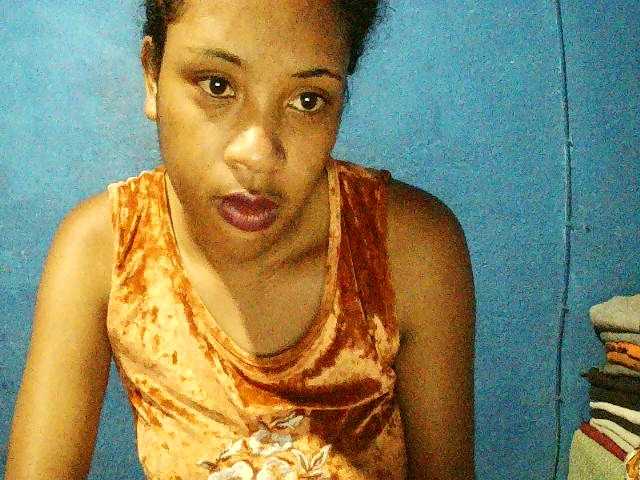 TriciaBella's BongaCams show and profile