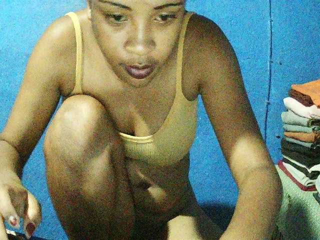 TriciaBella's BongaCams show and profile