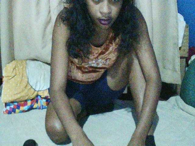 TriciaBella's BongaCams show and profile