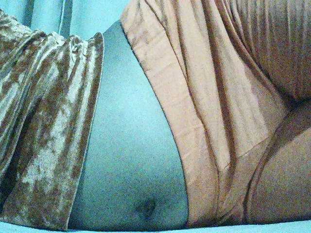 TriciaBella's BongaCams show and profile