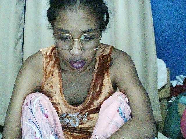 TriciaBella's BongaCams show and profile