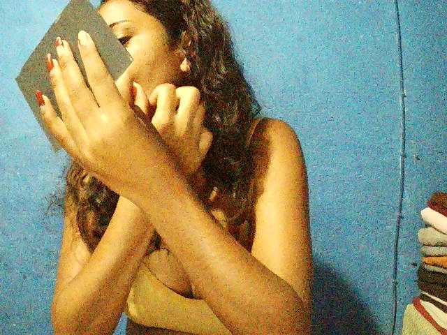 TriciaBella's BongaCams show and profile