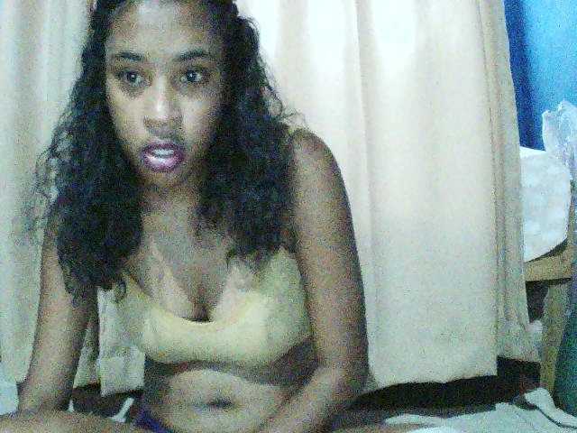 TriciaBella's BongaCams show and profile