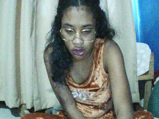 TriciaBella's BongaCams show and profile