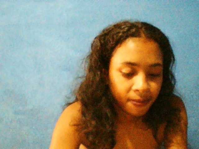 TriciaBella's BongaCams show and profile