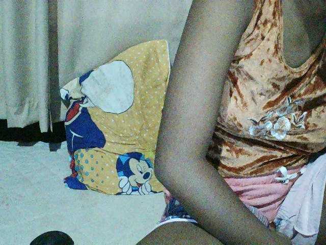 TriciaBella's BongaCams show and profile