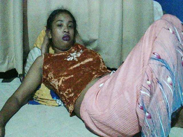 TriciaBella's BongaCams show and profile