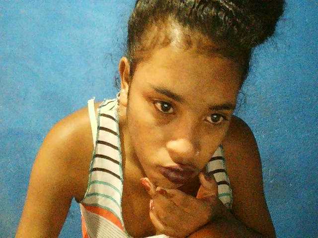 TriciaBella's BongaCams show and profile