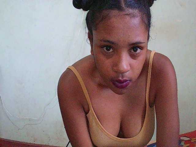 TriciaBella's BongaCams show and profile