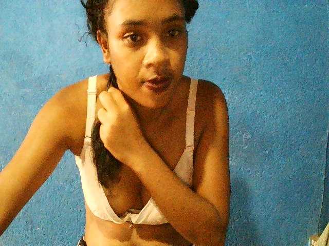 TriciaBella's BongaCams show and profile