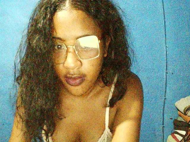 TriciaBella's BongaCams show and profile