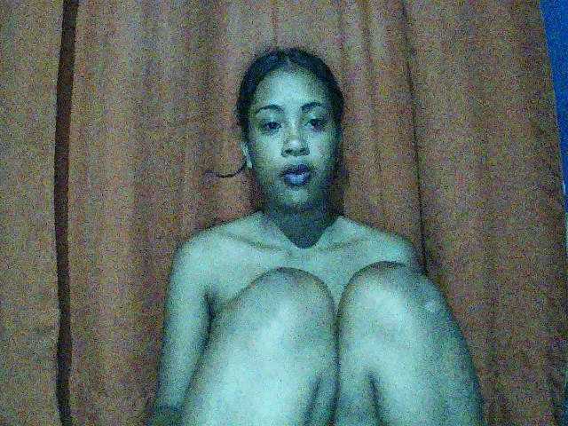 TriciaBella's BongaCams show and profile