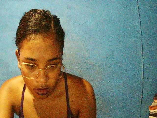 TriciaBella's BongaCams show and profile