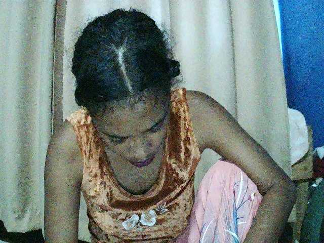 TriciaBella's BongaCams show and profile