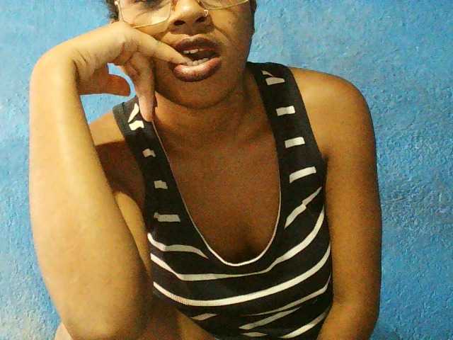 TriciaBella's BongaCams show and profile