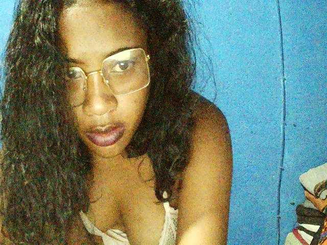 TriciaBella's BongaCams show and profile