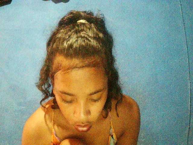 TriciaBella's BongaCams show and profile