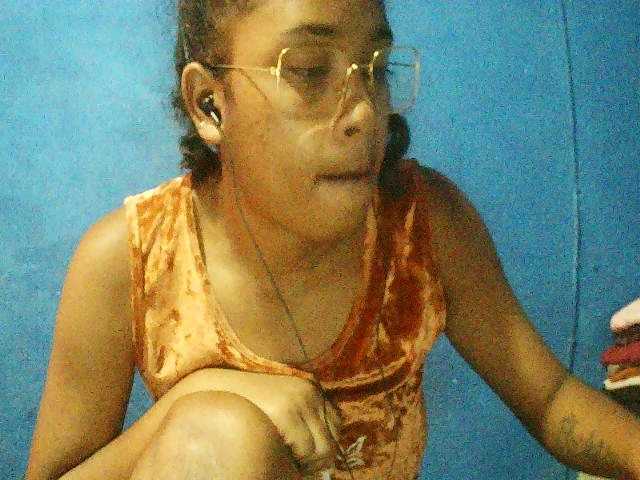 TriciaBella's BongaCams show and profile