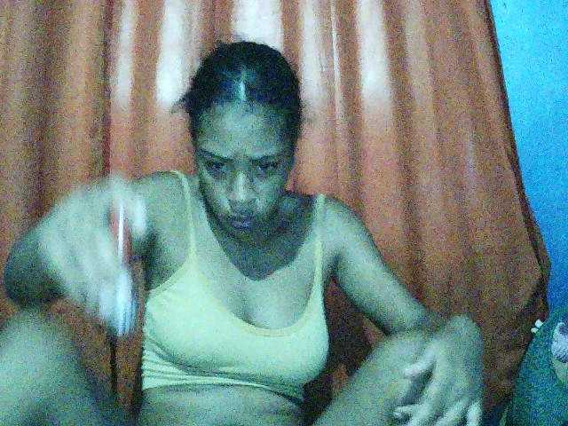 TriciaBella live cam profile