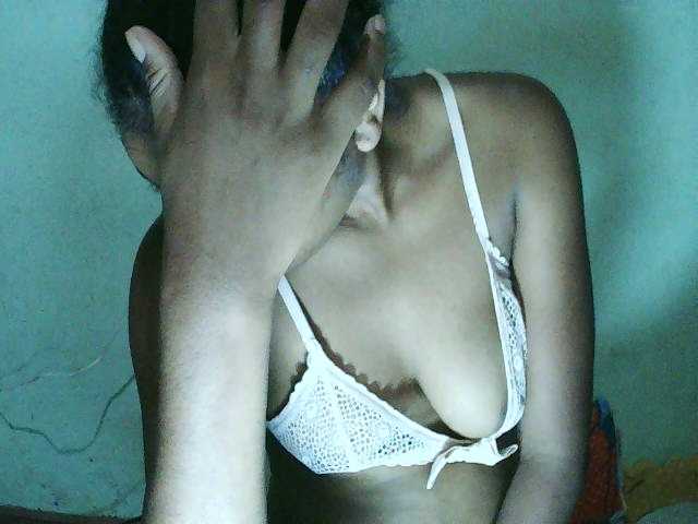 TriciaBella's BongaCams show and profile