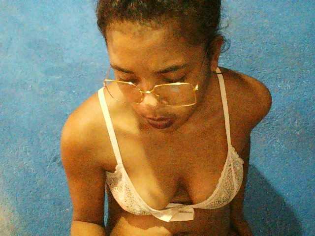 TriciaBella's BongaCams show and profile