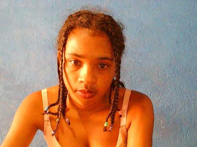 TriciaBella's BongaCams show and profile