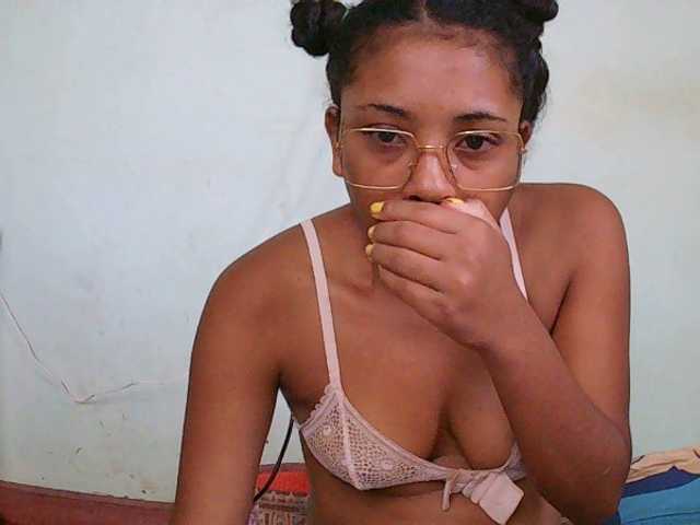 TriciaBella's BongaCams show and profile