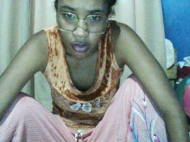 TriciaBella's BongaCams show and profile