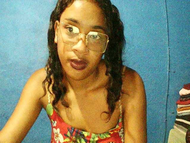 TriciaBella's BongaCams show and profile