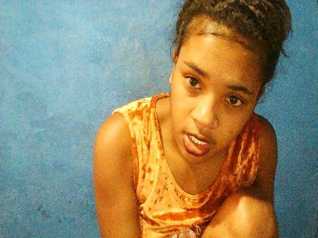 TriciaBella's BongaCams show and profile