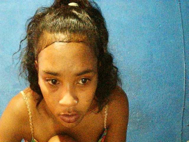 TriciaBella's BongaCams show and profile