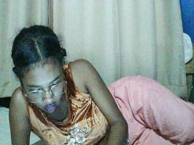 TriciaBella's BongaCams show and profile