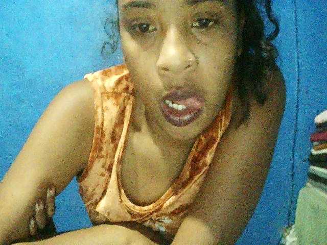 TriciaBella's BongaCams show and profile