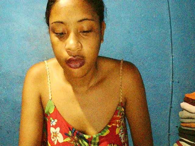 TriciaBella's BongaCams show and profile