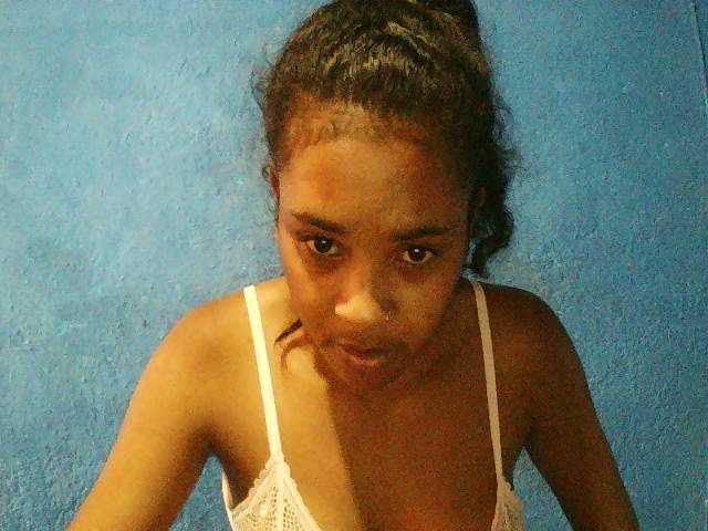 TriciaBella's BongaCams show and profile