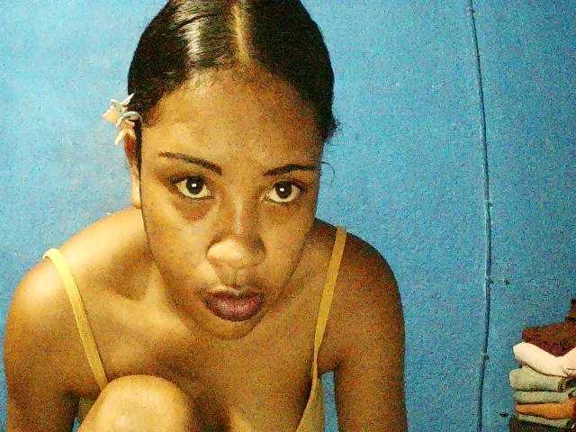 TriciaBella's BongaCams show and profile